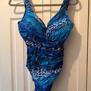 Miraclesuit one piece swimsuit with matching short pareo